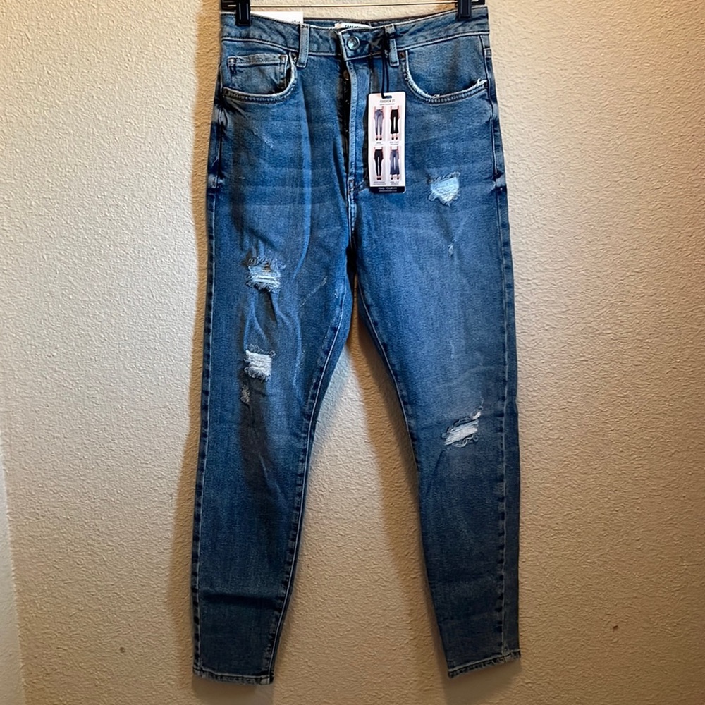 Forever 21 Distressed Stretch Mom Jean- NWT Broken belt loop